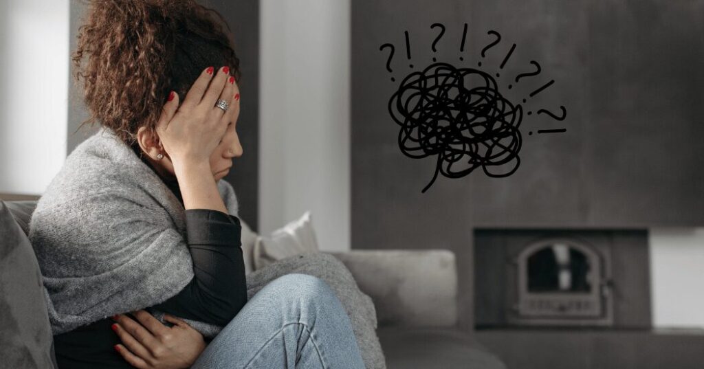 努力しても理想が叶わず悩む40代女性の心情を描いたイメージ。焦りや自己否定の感情がテーマ。