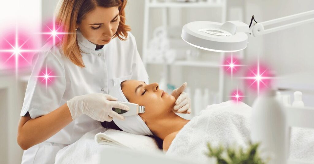 40代女性が自然体で出会いを引き寄せるために、笑顔や日常を楽しみながら心の余裕を大切にしている様子。ポジティブな波動が新しい恋を引き寄せる瞬間をイメージ。