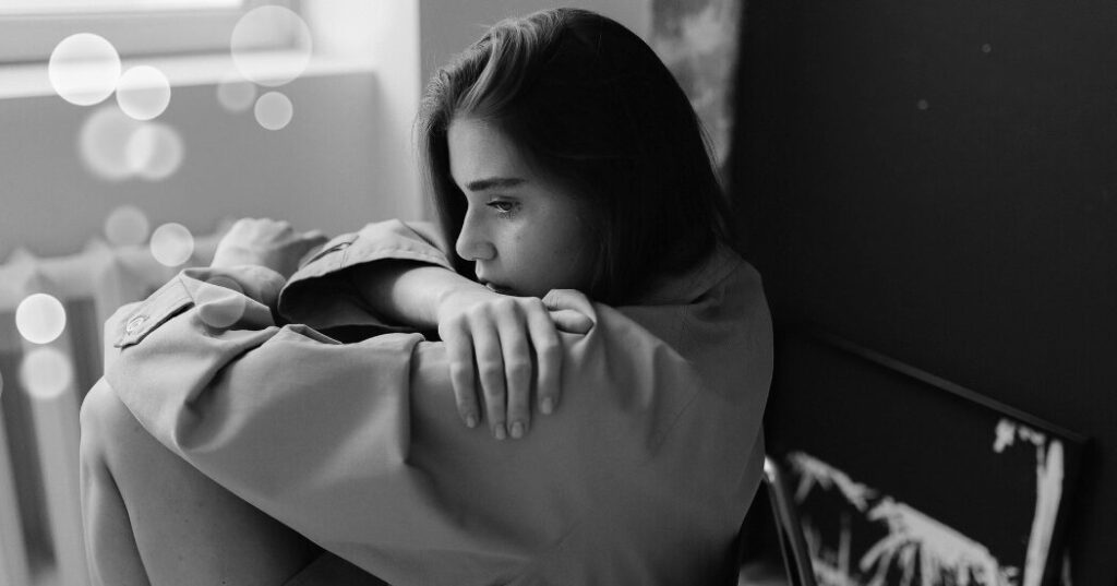 40代女性の恋愛が難しいのは本気だから——真剣な恋に向き合う女性の想いを表現したイメージ