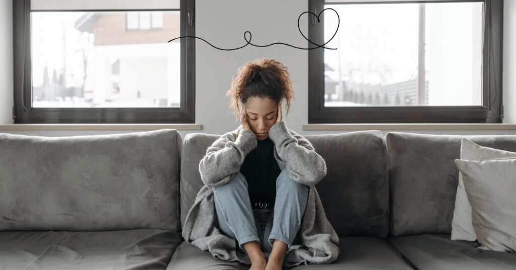 恋愛に対して不安や怖さを感じている40代女性の心情を表現したビジュアル。過去の傷や不安を乗り越えようとする姿