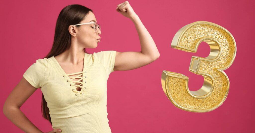 理想を行動に変えるために必要な3つの力「知識・スキル・決意」を意識する40代女性のイメージ
