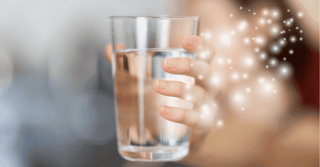 無理なく水分補給を習慣化するためのコツを紹介するイメージ